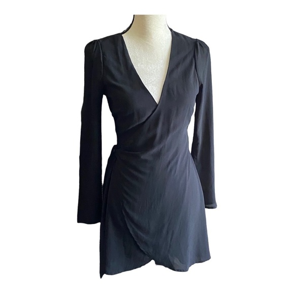 Lulus Dresses & Skirts - LULUS-BLACK WRAP DRESS-SIZE XS